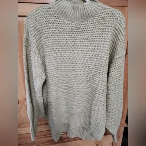 🆕️ Solid Mock Neck Chunky Knit Sweater!