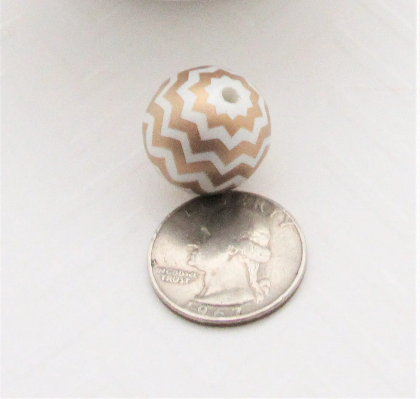 20mm Gold and Turquoise Blue Chevron Print On White Pearl Bubblegum Beads, Chunky Beads, Bubblegum Bead Supply, Chunky Printed Pearl Beads