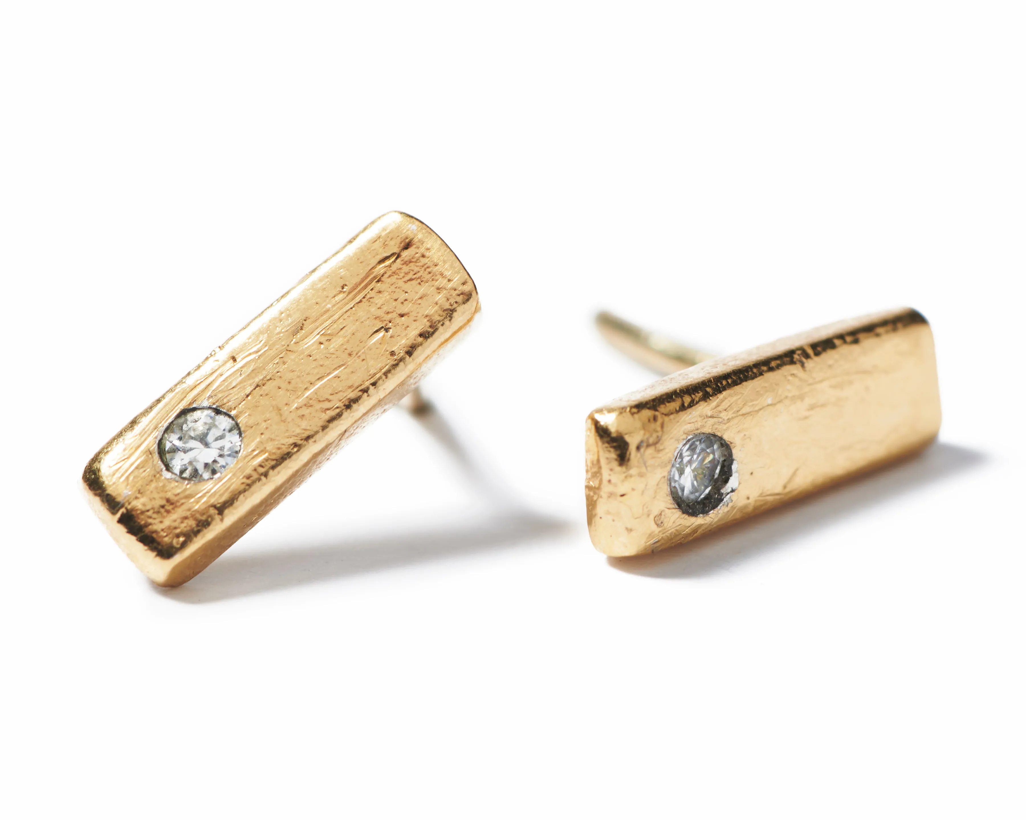 Bar with Diamond Stud