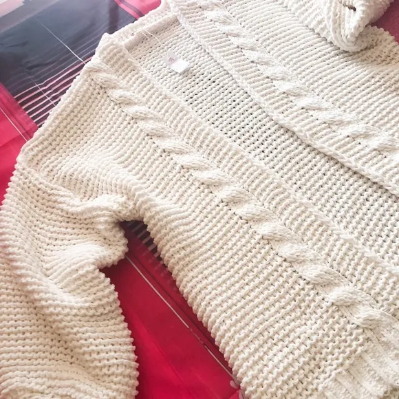 Cardigan chunky sweater thick twist braid cable knit cream white wide sleeve