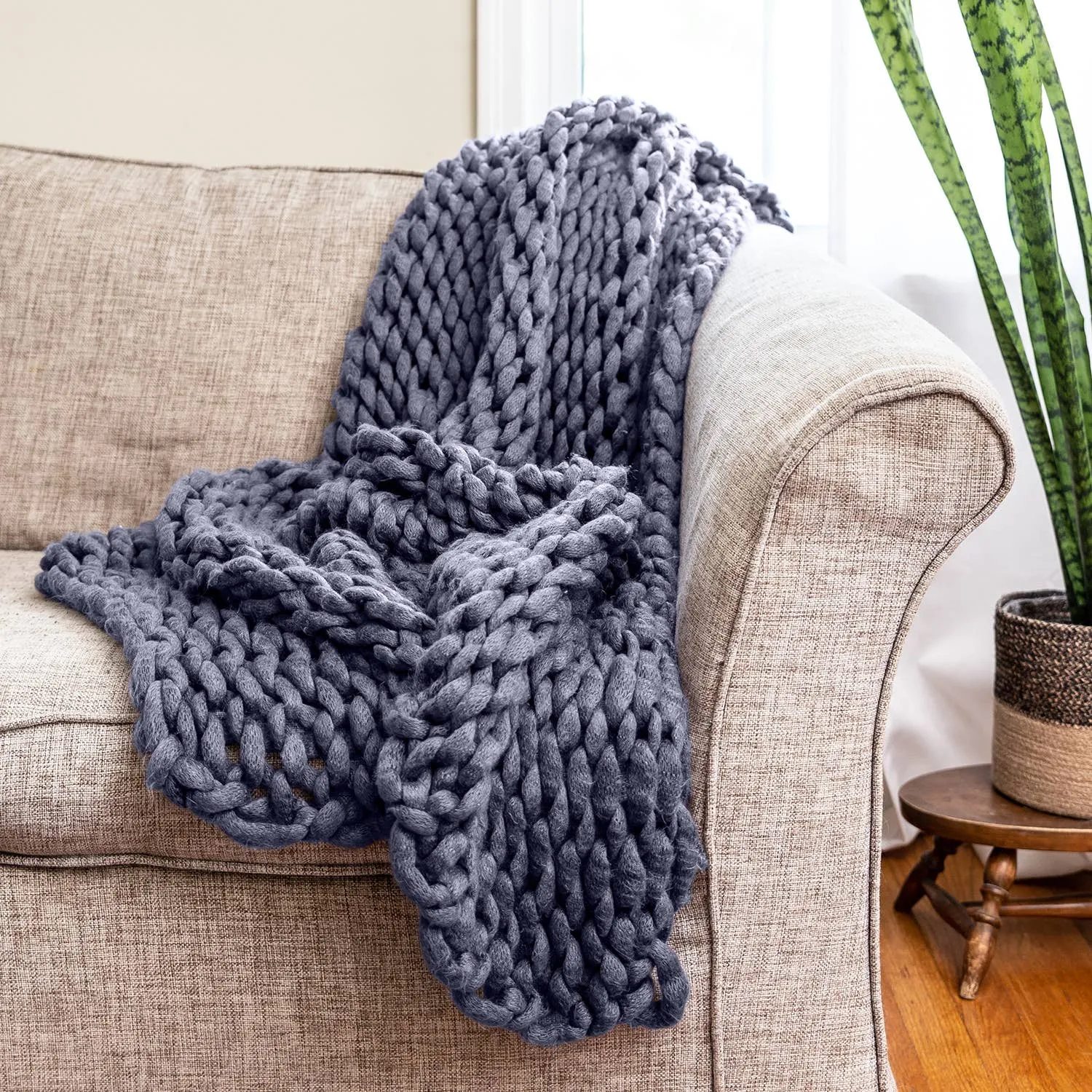 Chunky Knit Throw in Mauve