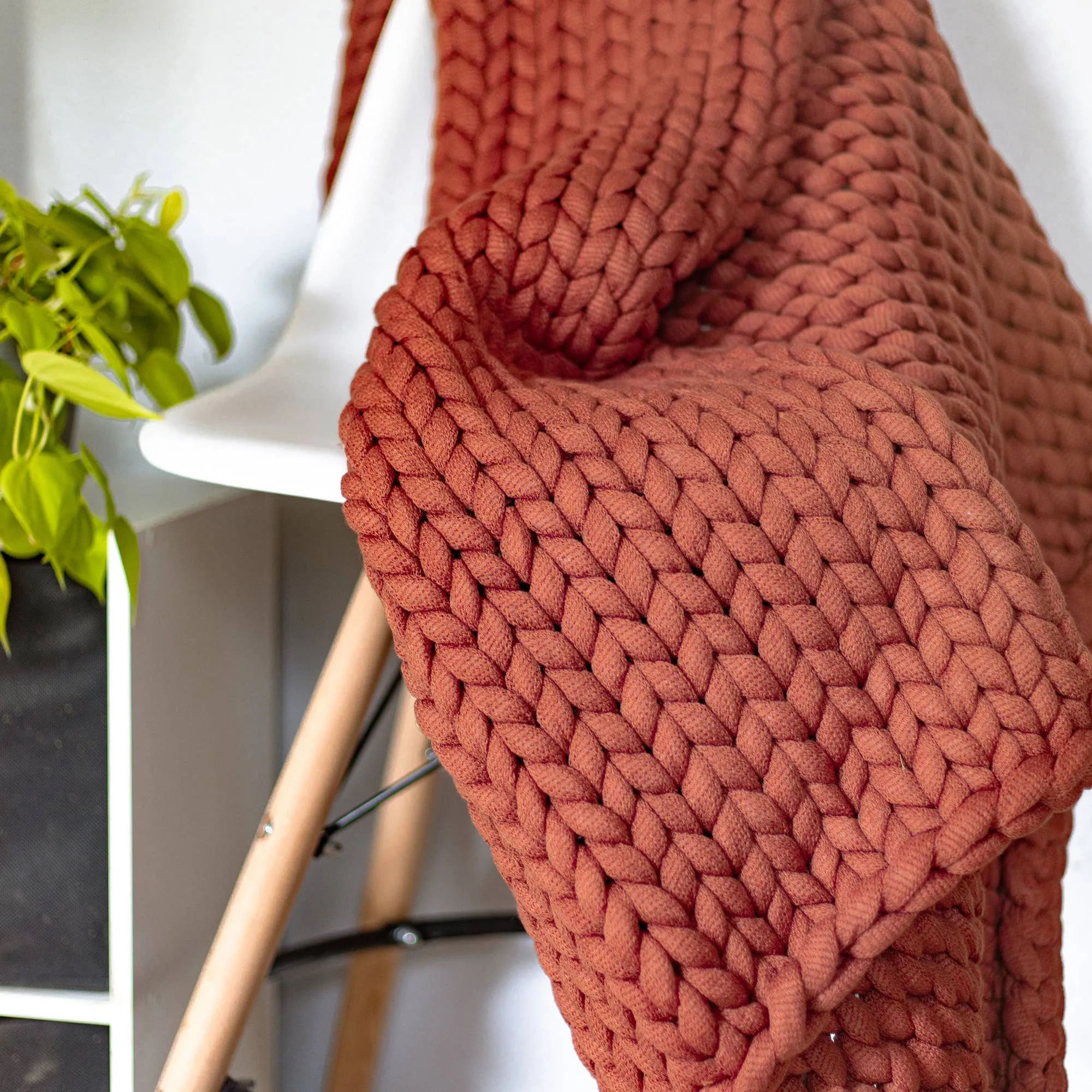 Chunky Knit Throw in Mauve
