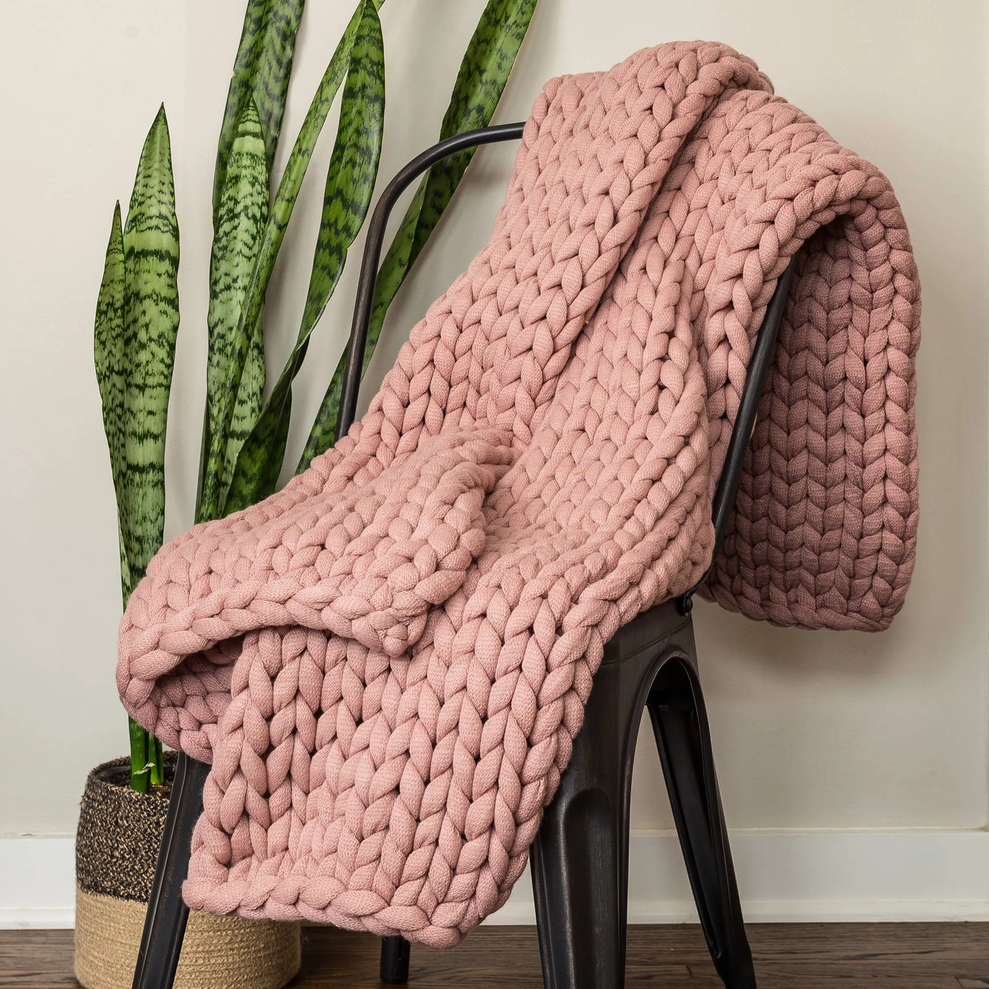 Chunky Knit Throw in Mauve