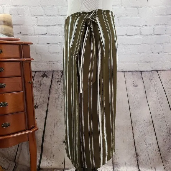 Evereve brown skirt with multi colored stripes