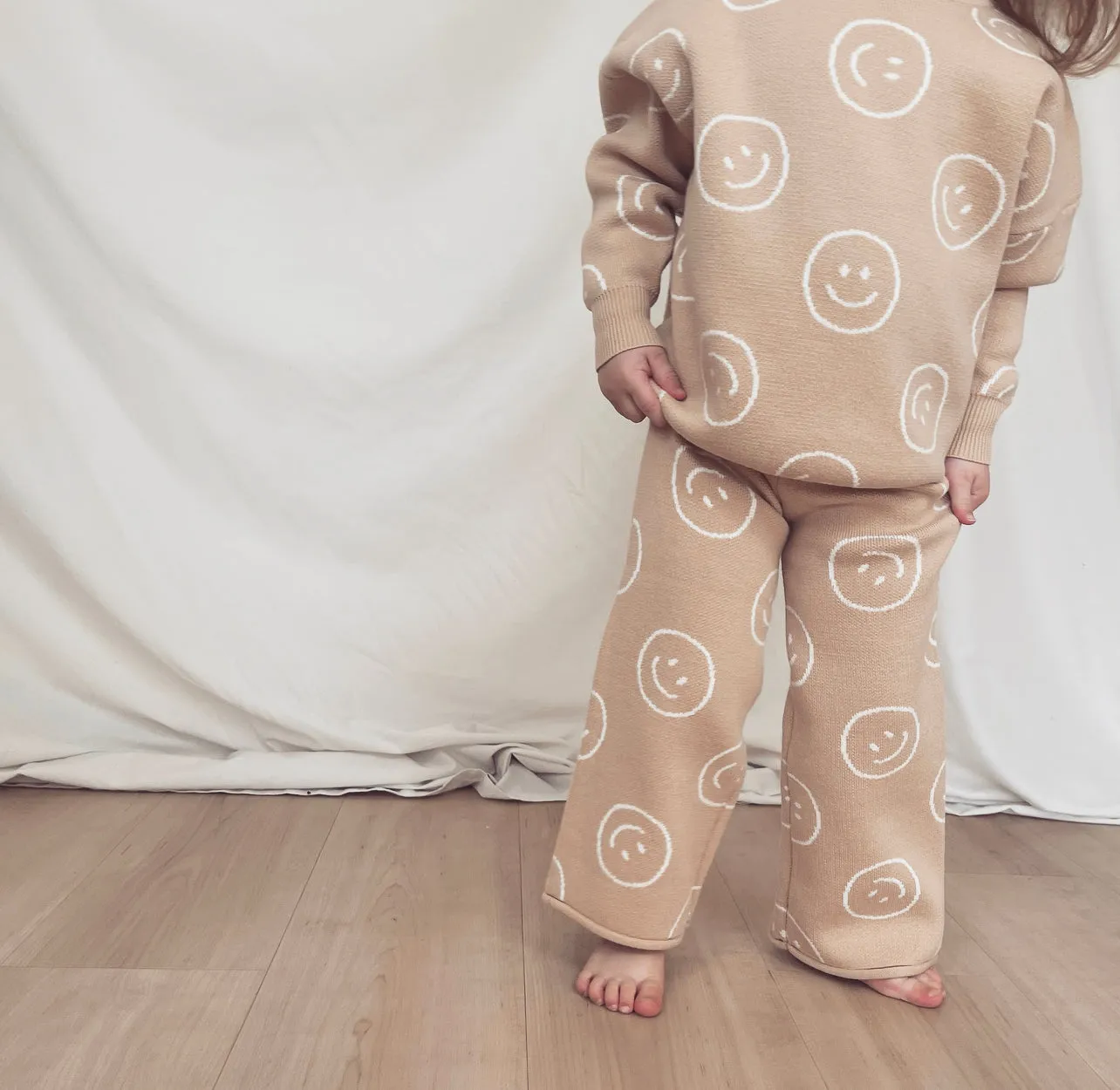 HUNTER & ROSE SMILEY JUMPER TAN