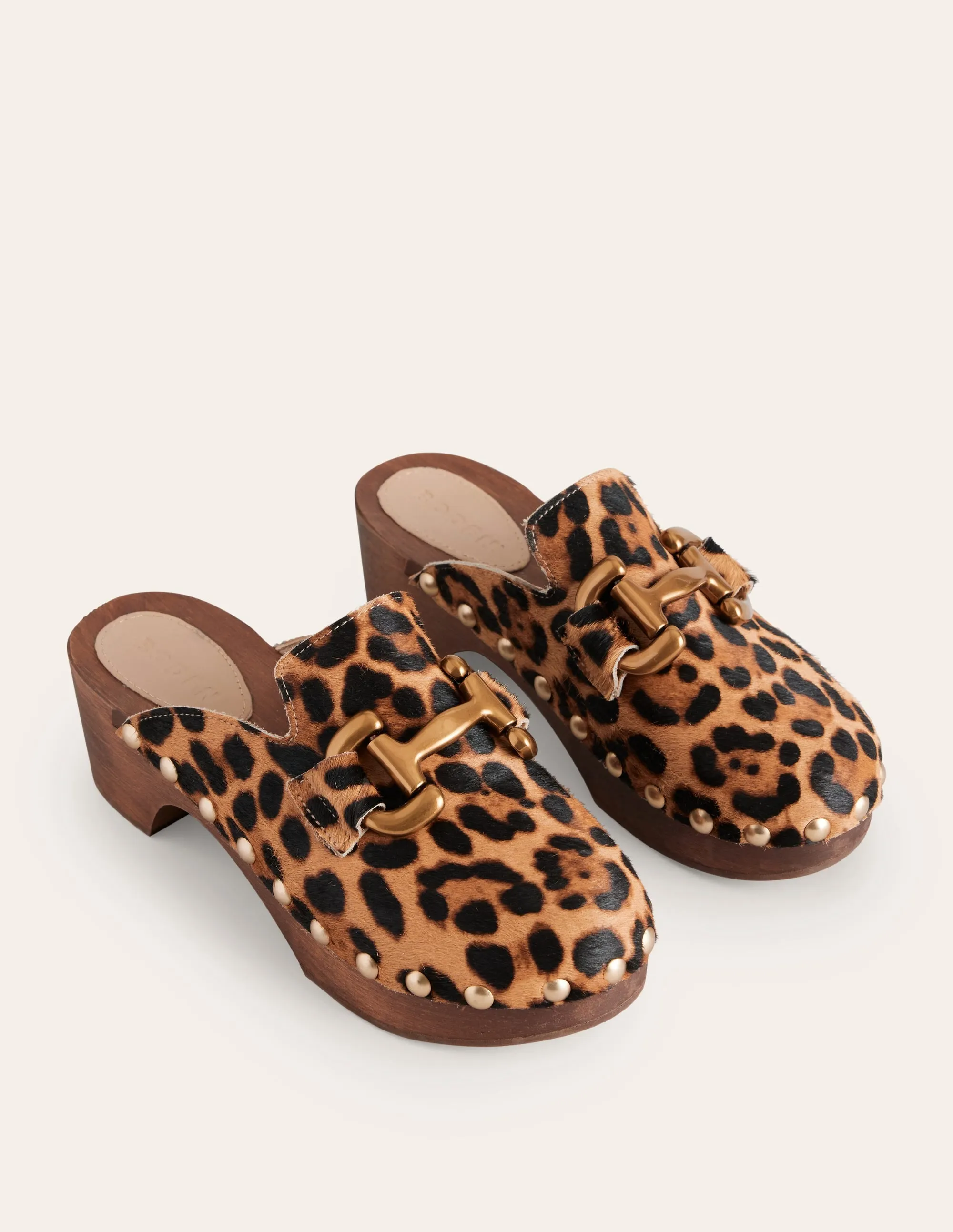 Iris Absatz-Clogs mit Trensendetail-Klassisches Leopardenmuster