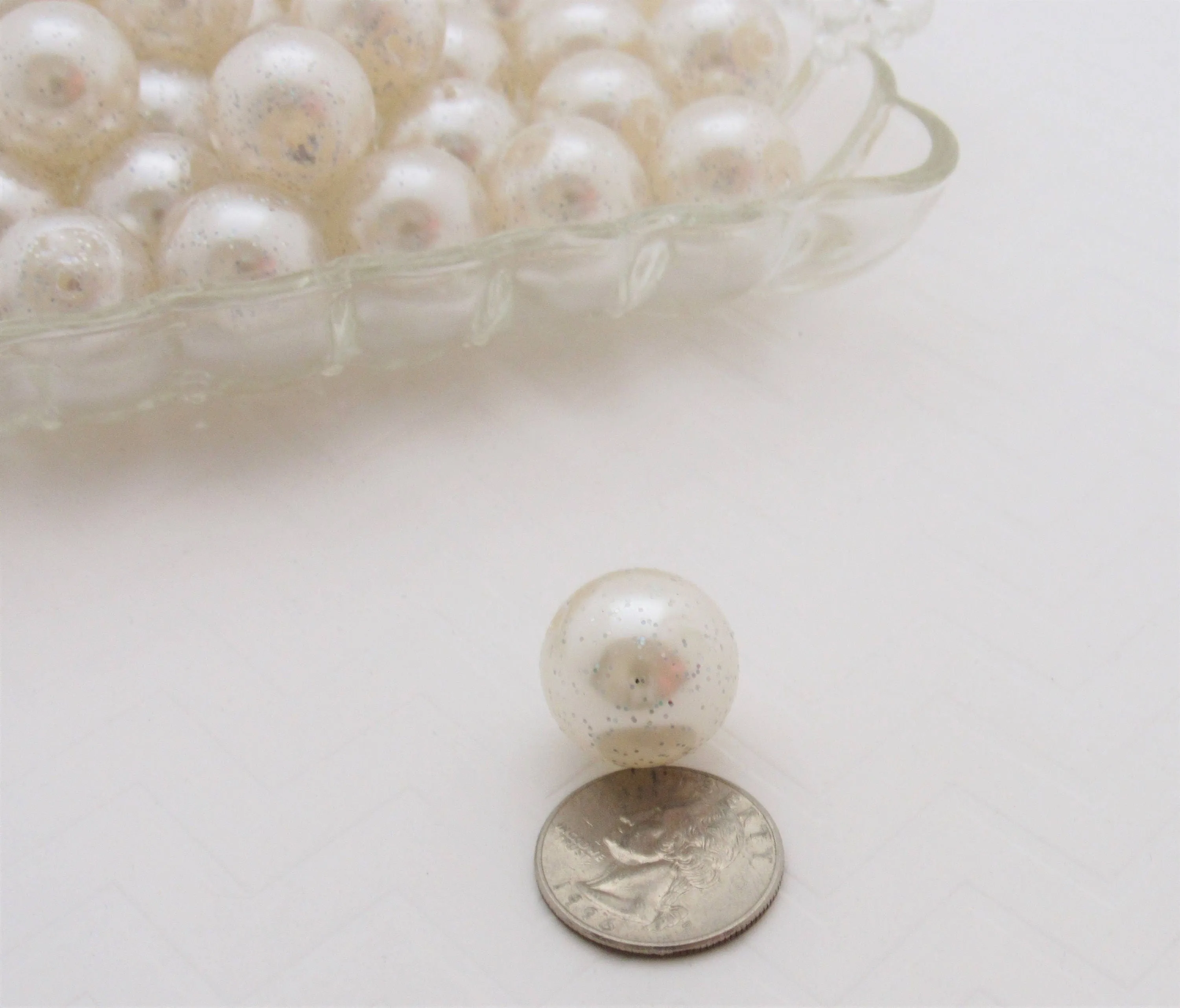 NEW 20mm Ivory Glitter Pearls, Chunky Bubblegum Pearls, Glitter Beads, Chunky Beads, Faux Pearl Beads, Chunky Bead Supply, Glitter Pearls