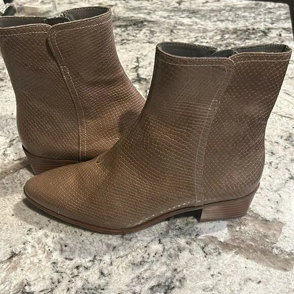 New Rockport Women's Geovana Mid Boot Fashion size 9-1/2 NWOT