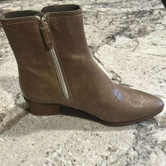 New Rockport Women's Geovana Mid Boot Fashion size 9-1/2 NWOT