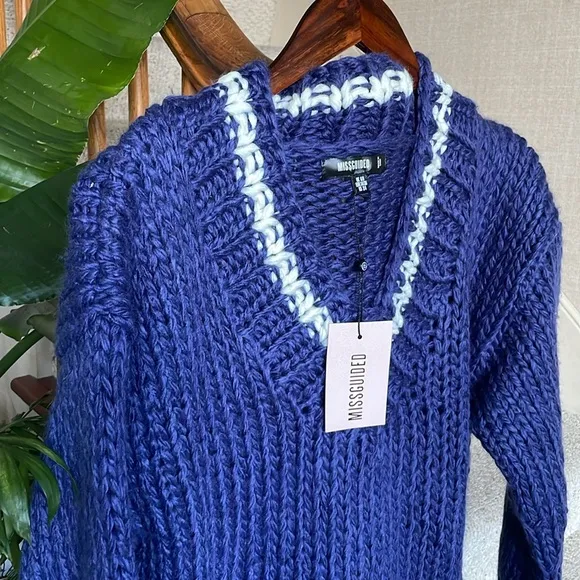 NWT Misguided Chunky V Neck Knit Sweater