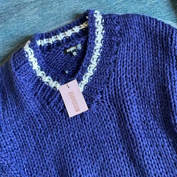 NWT Misguided Chunky V Neck Knit Sweater