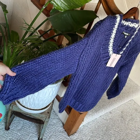 NWT Misguided Chunky V Neck Knit Sweater