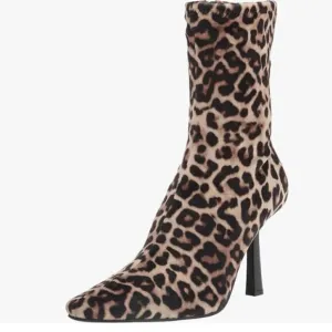 Steve Madden Vakay Fashion Boot Leopard Animal Print Ankle Heeled Bootie NOWB