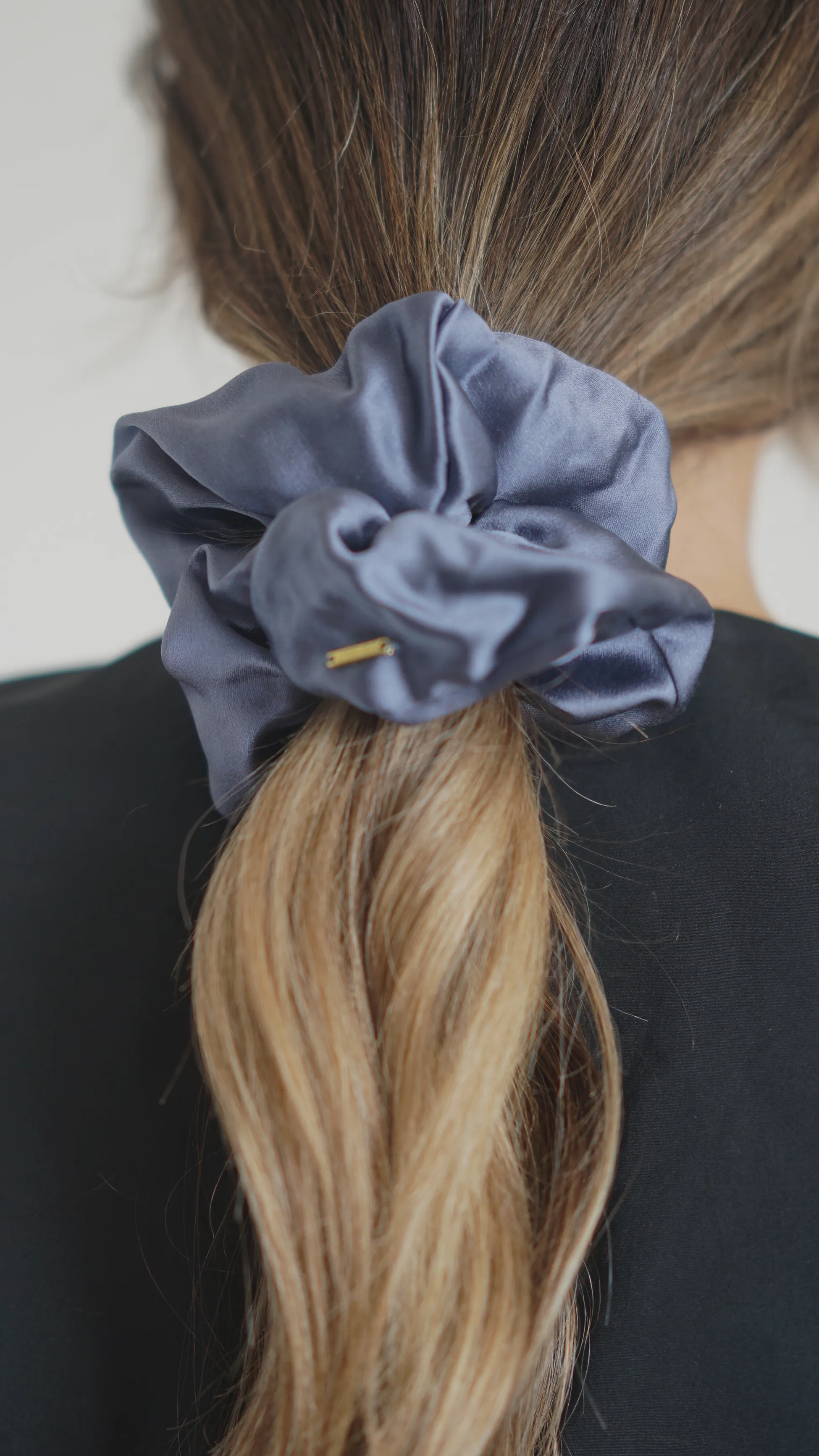 THE ALICE SCRUNCHIE LUXE - MEDIUM BLUEJAY