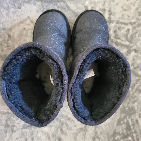 UGG Kids Classic II Glitter Boot in Black size 13
