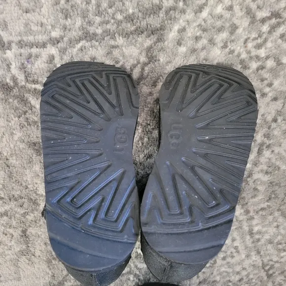 UGG Kids Classic II Glitter Boot in Black size 13