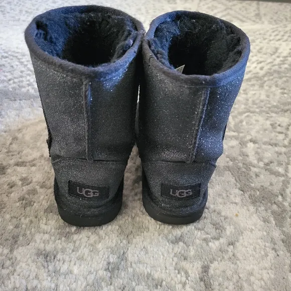 UGG Kids Classic II Glitter Boot in Black size 13