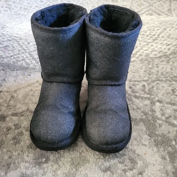 UGG Kids Classic II Glitter Boot in Black size 13