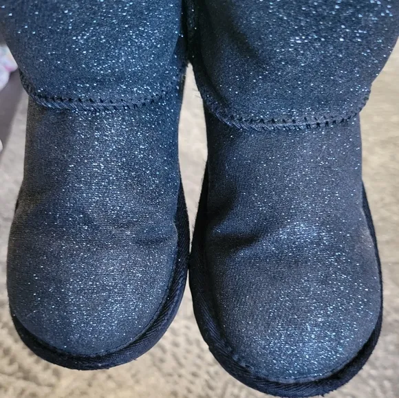 UGG Kids Classic II Glitter Boot in Black size 13