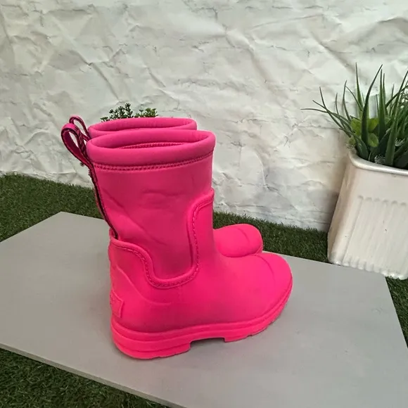 UGG Kids' Droplet Mid Rainboot Taffy Pink,size 1 gently used